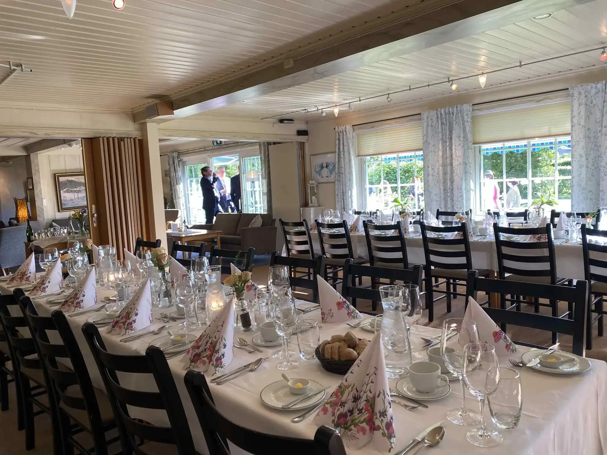 The table is set for a dinner party
