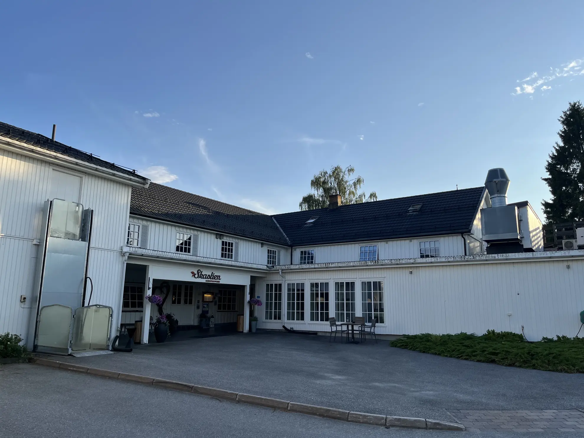 Skaslien Gjestgiveri property